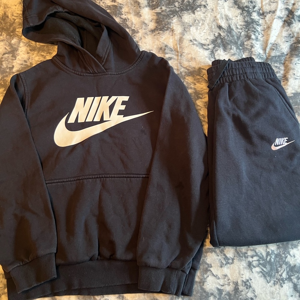 Nike Black Pullover Hoodie and Sweatpants